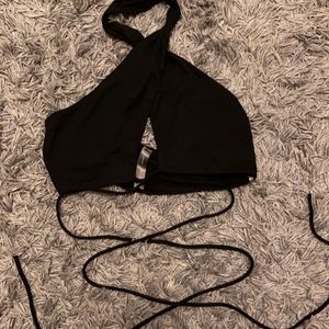 Black tie front halter key hole crop top